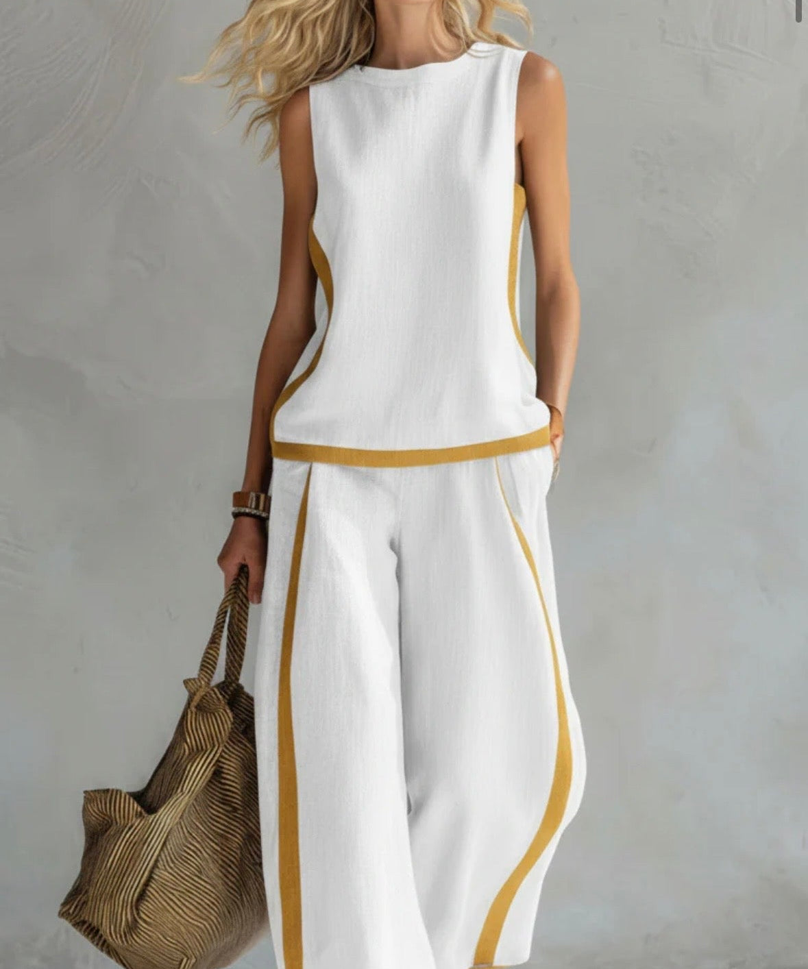 Leslie™ Chic Linen Set